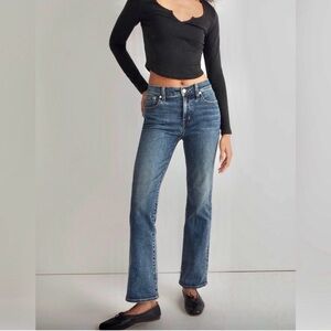 Madewell Curvy Kick Out Crop Mid Rise Medium Wash Jeans, Size 26
